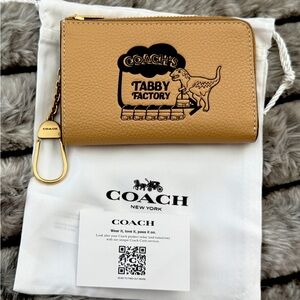 Coach x Mitsukoshi Isetan Limited Item Essential L Zip Key Case in Beige